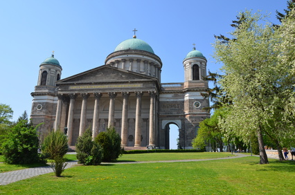 Basilika in Esztergom, im Donauknie